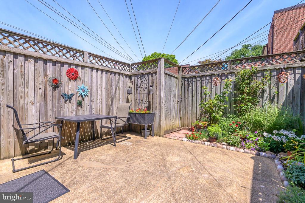 920 I St SE