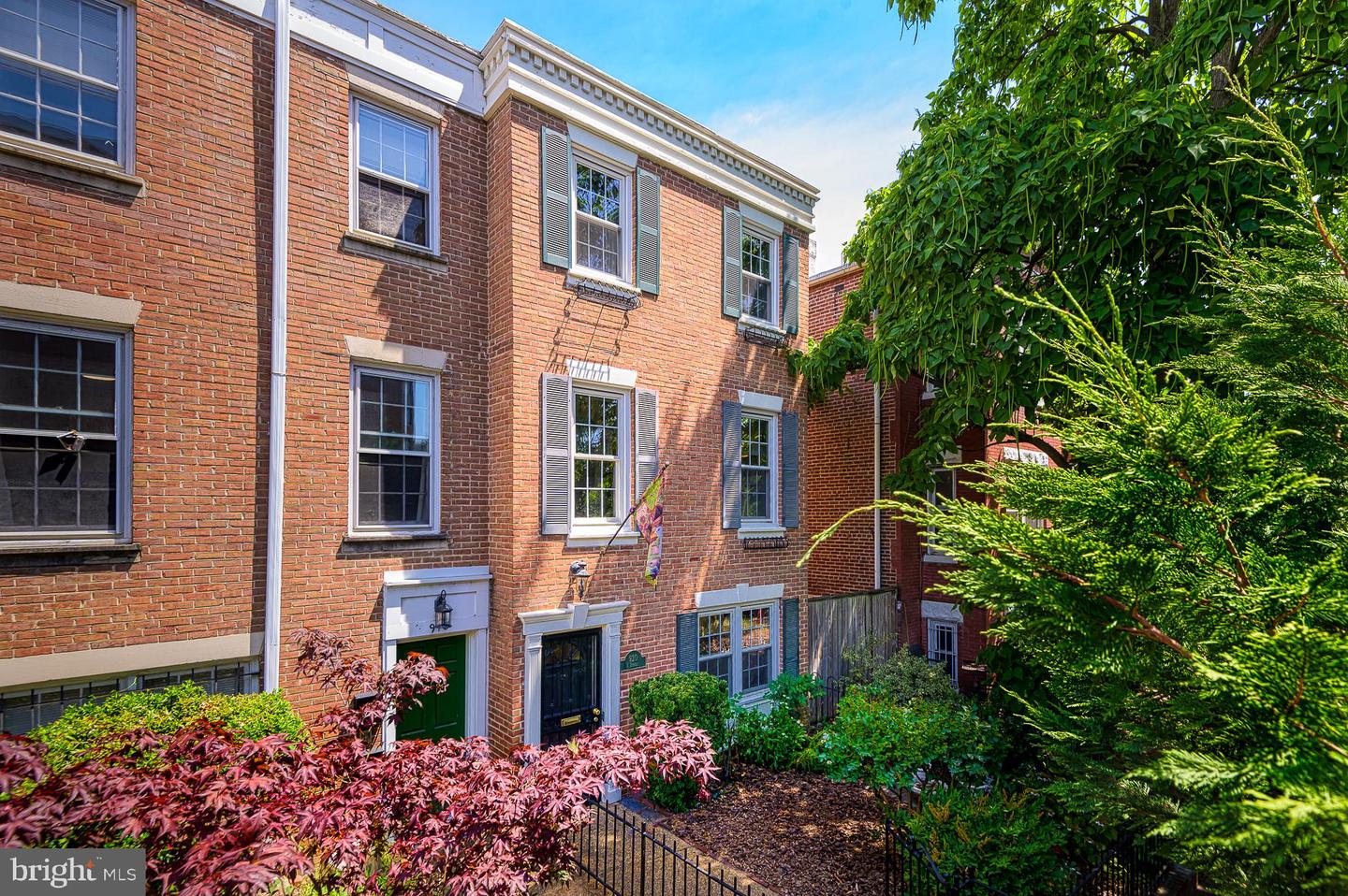920 I St SE