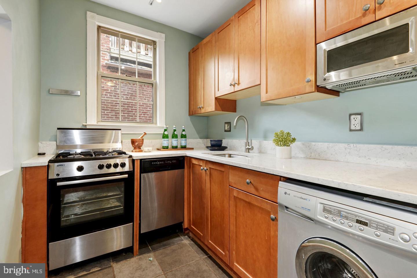 1439 EUCLID ST NW #206