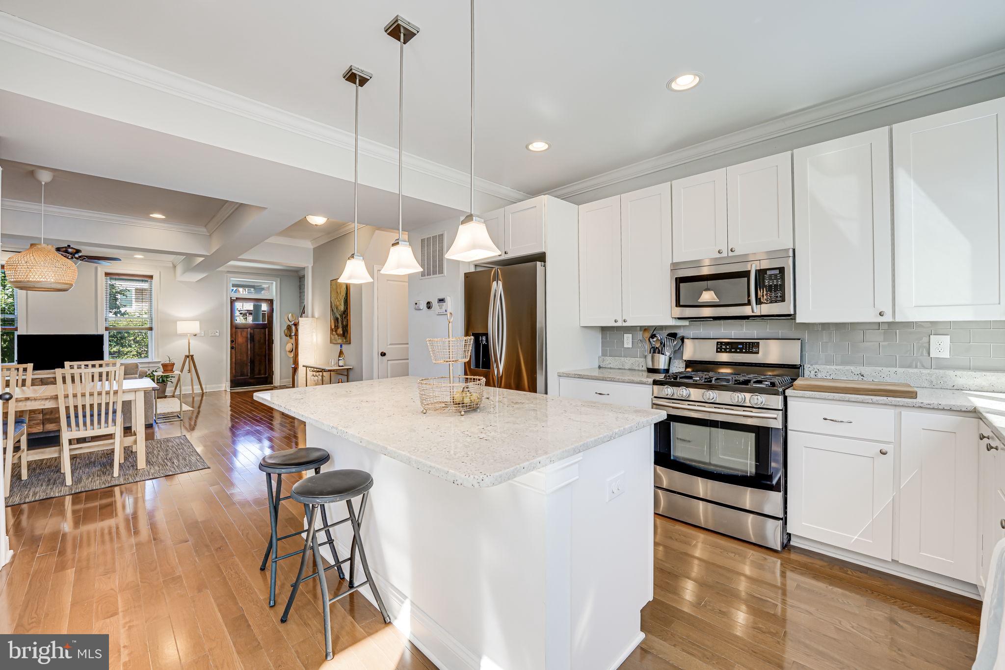 904 Crittenden St NW