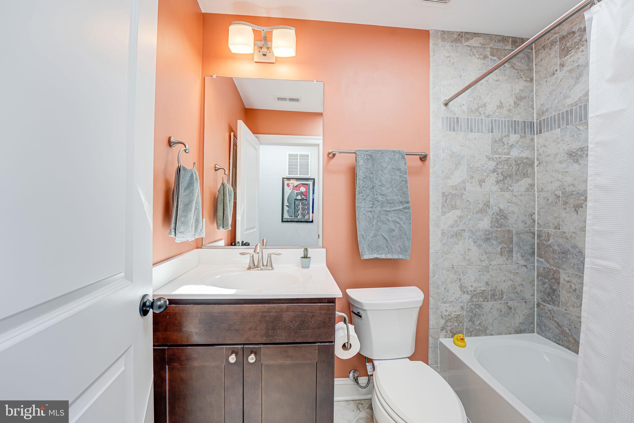 904 Crittenden St NW