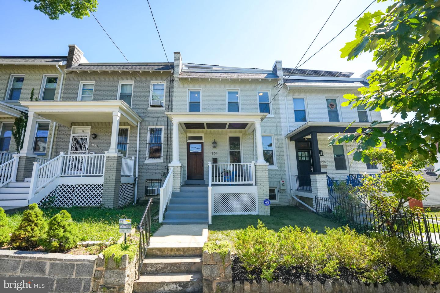 904 Crittenden St NW