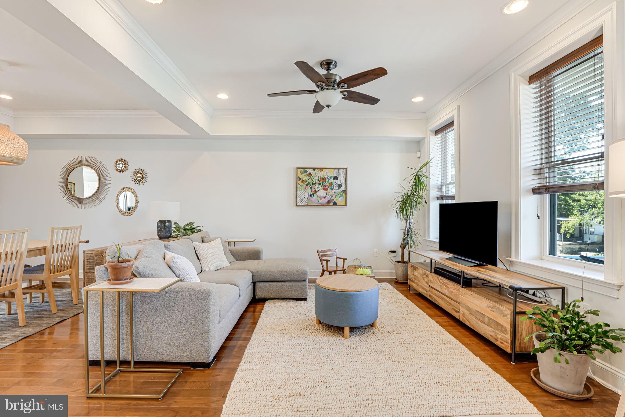 904 Crittenden St NW