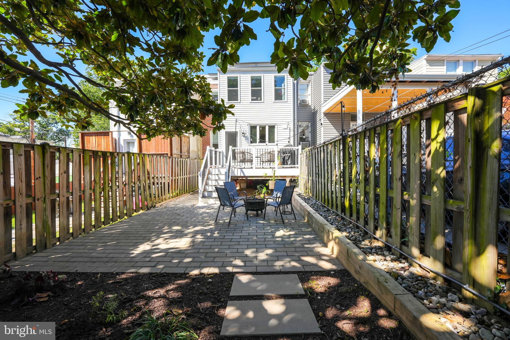 904 Crittenden St NW