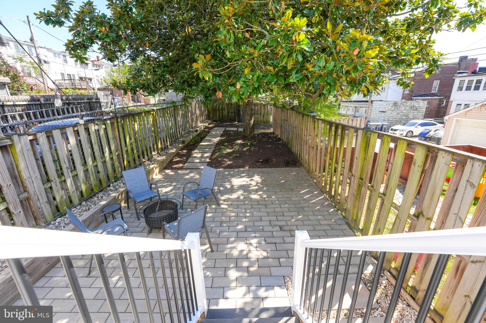 904 Crittenden St NW