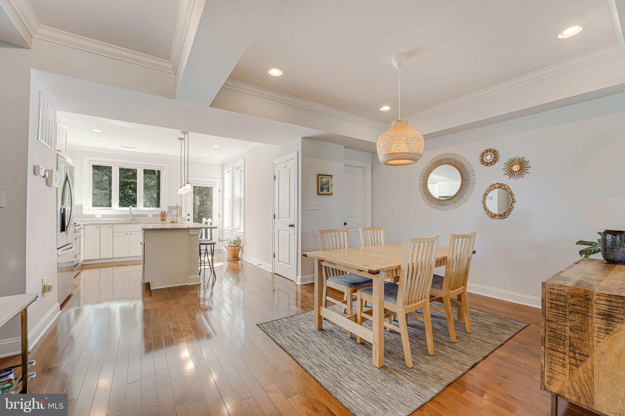 904 Crittenden St NW