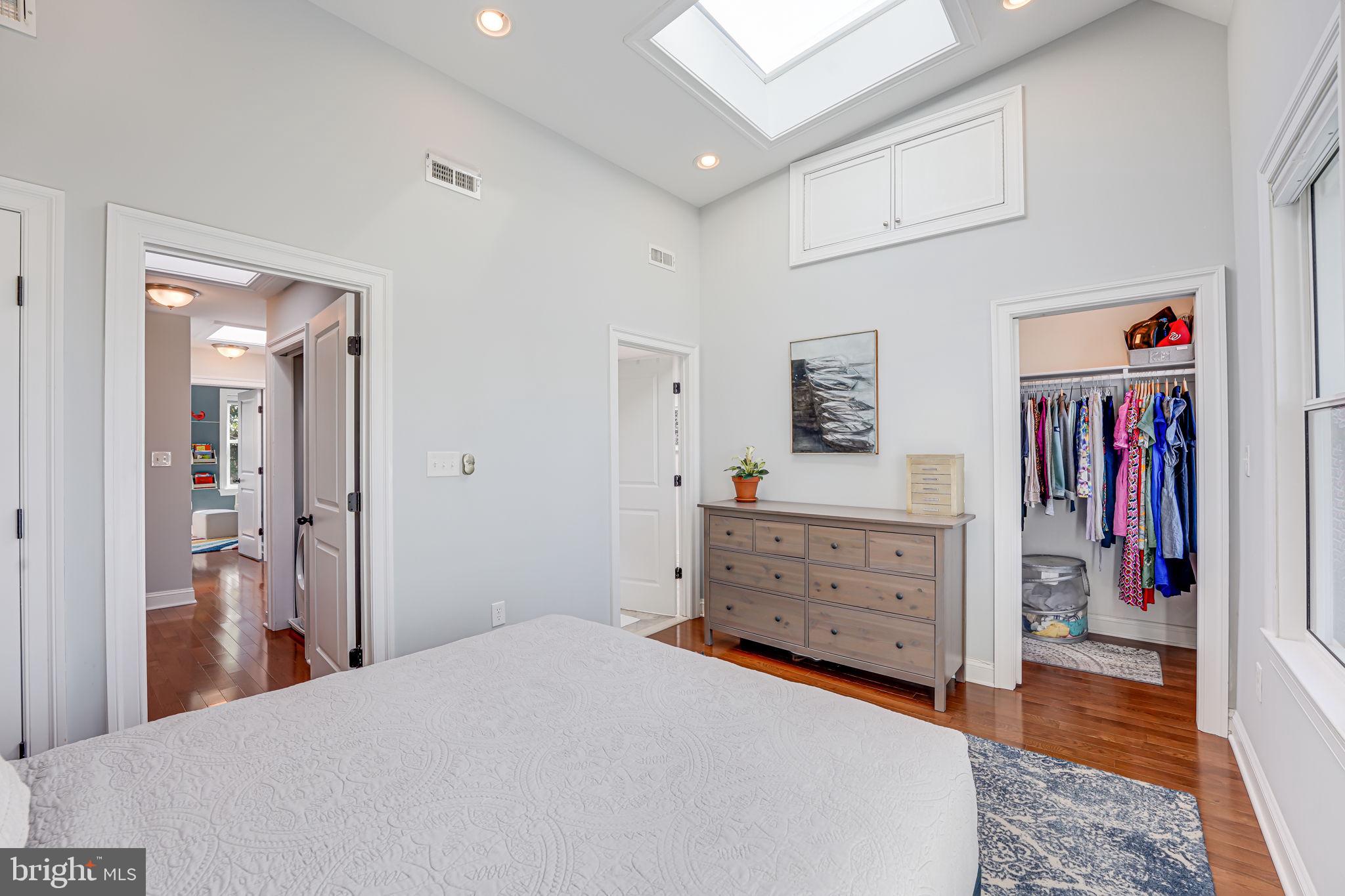 904 Crittenden St NW