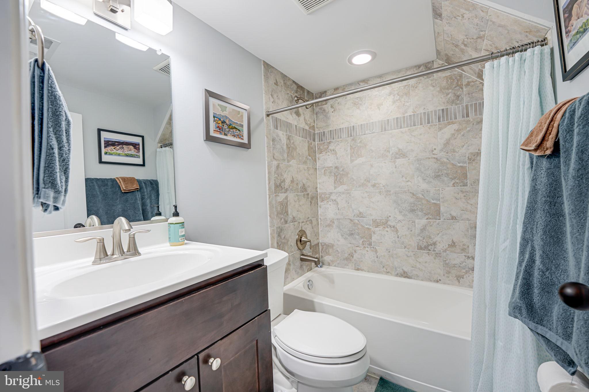 904 Crittenden St NW