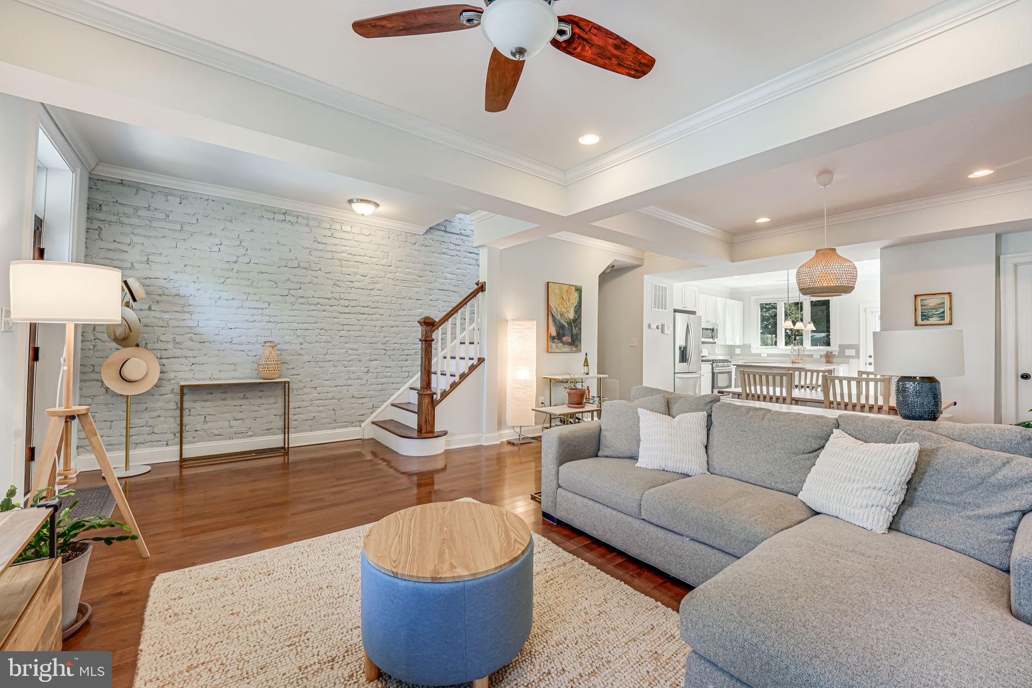 904 Crittenden St NW