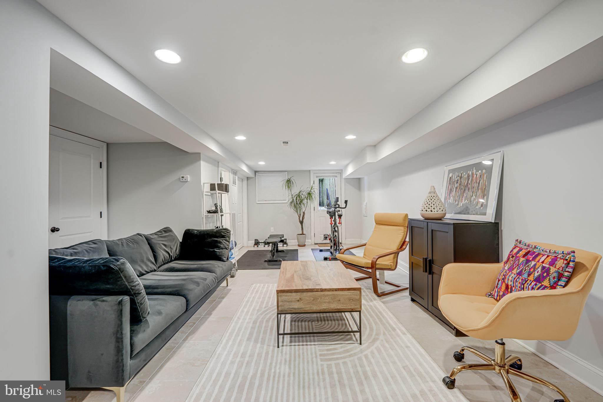 904 Crittenden St NW