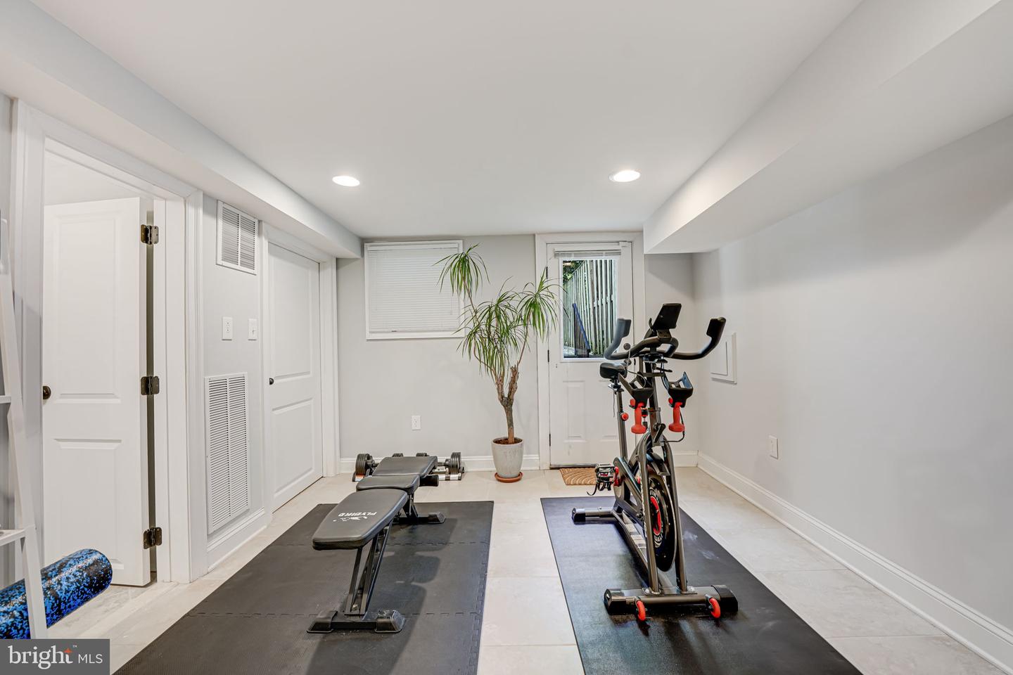 904 Crittenden St NW
