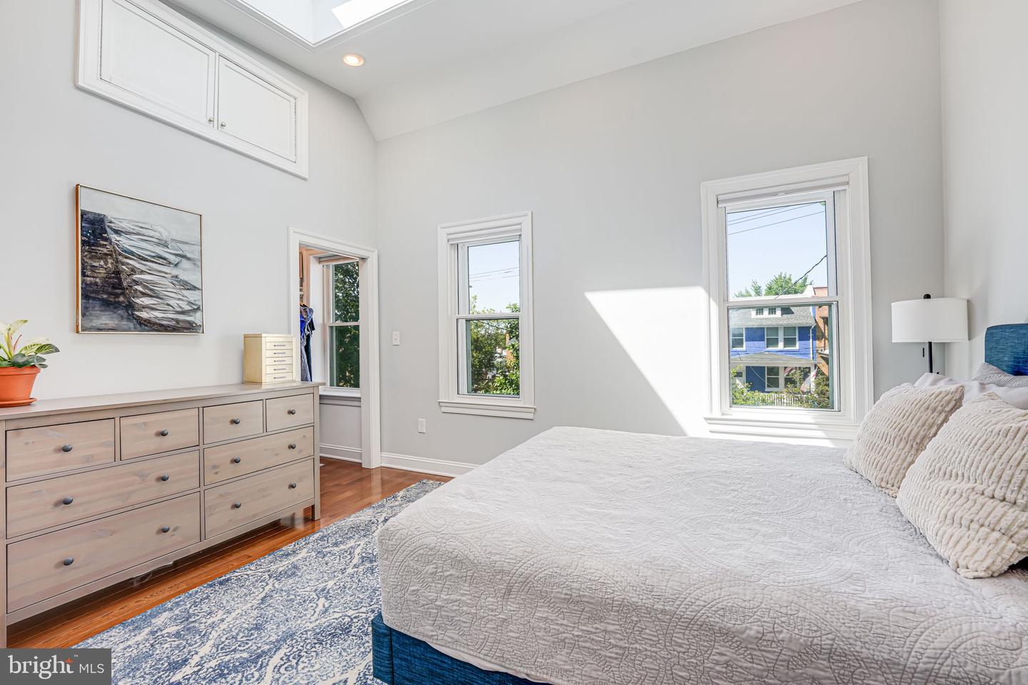 904 Crittenden St NW