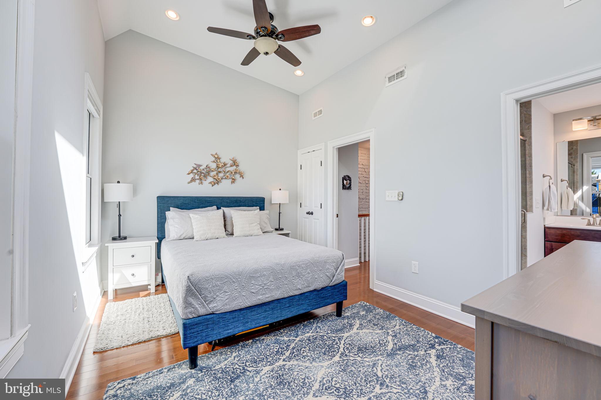 904 Crittenden St NW