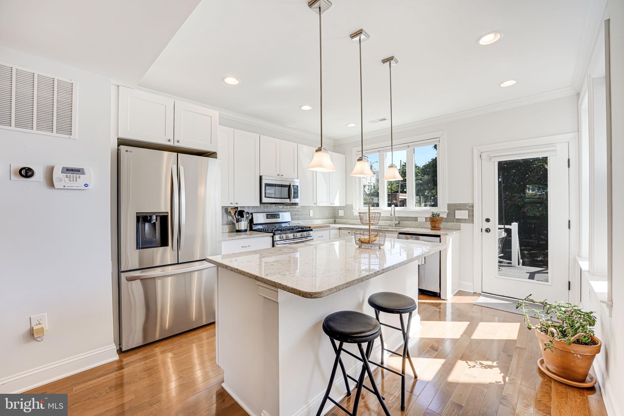 904 Crittenden St NW