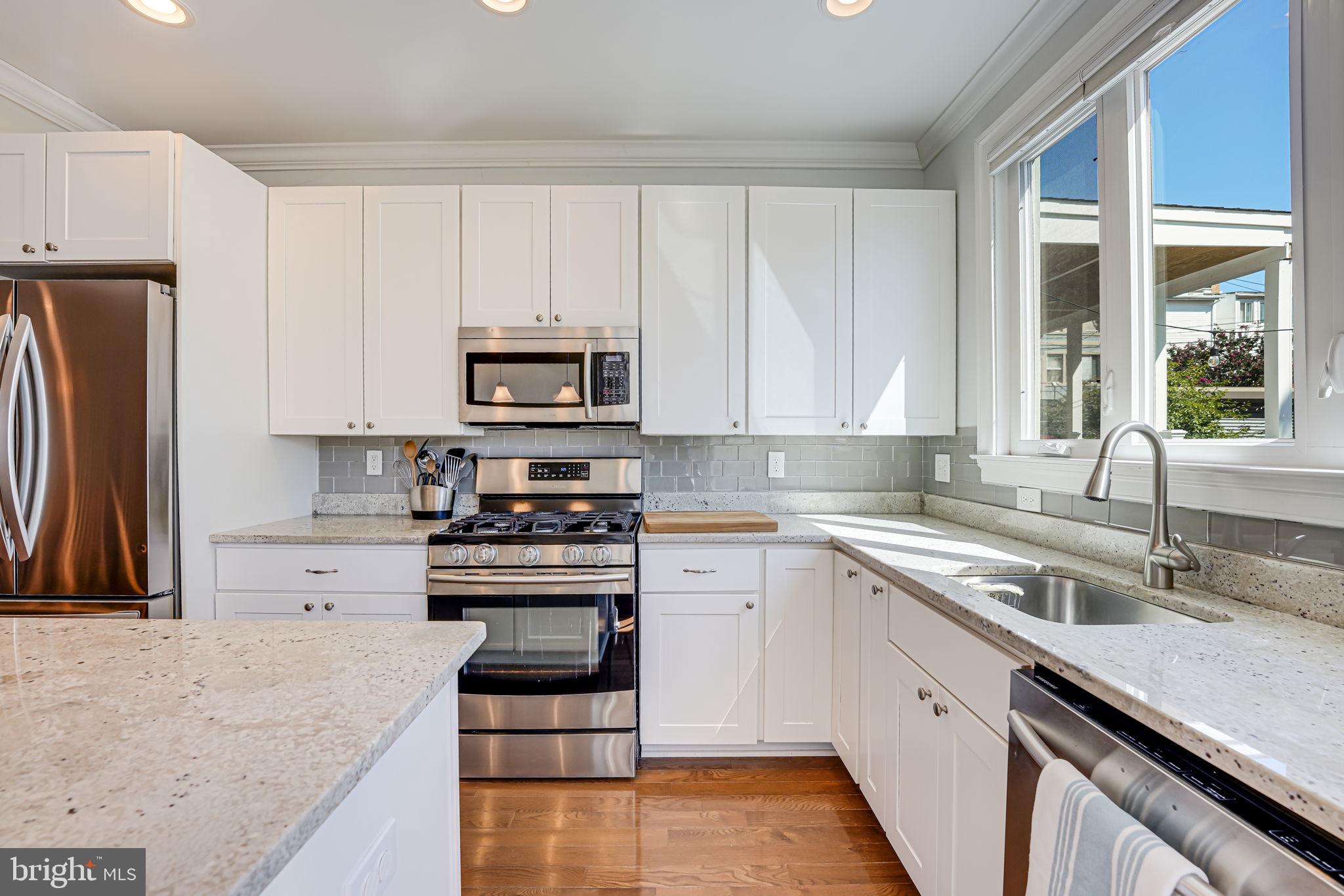 904 Crittenden St NW