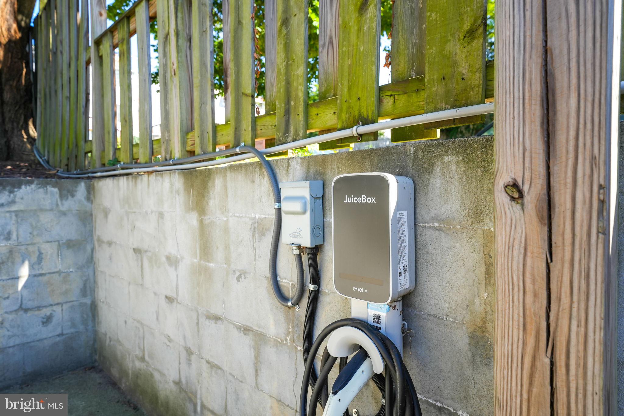 904 Crittenden St NW