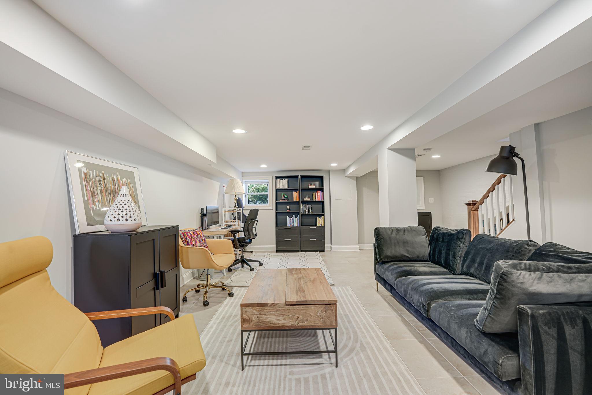 904 Crittenden St NW