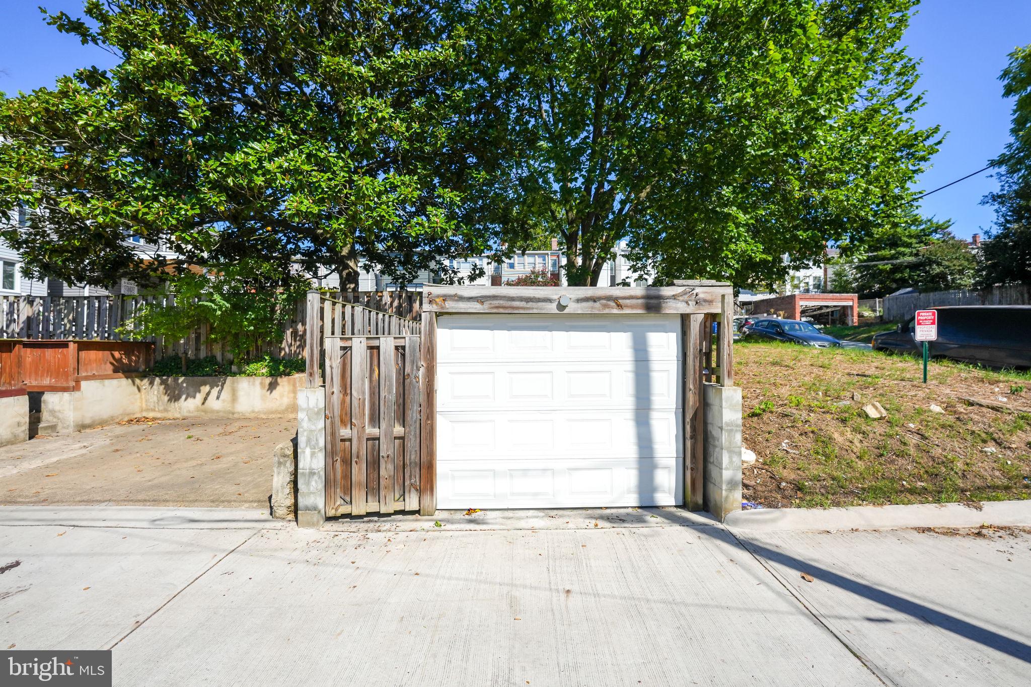 904 Crittenden St NW