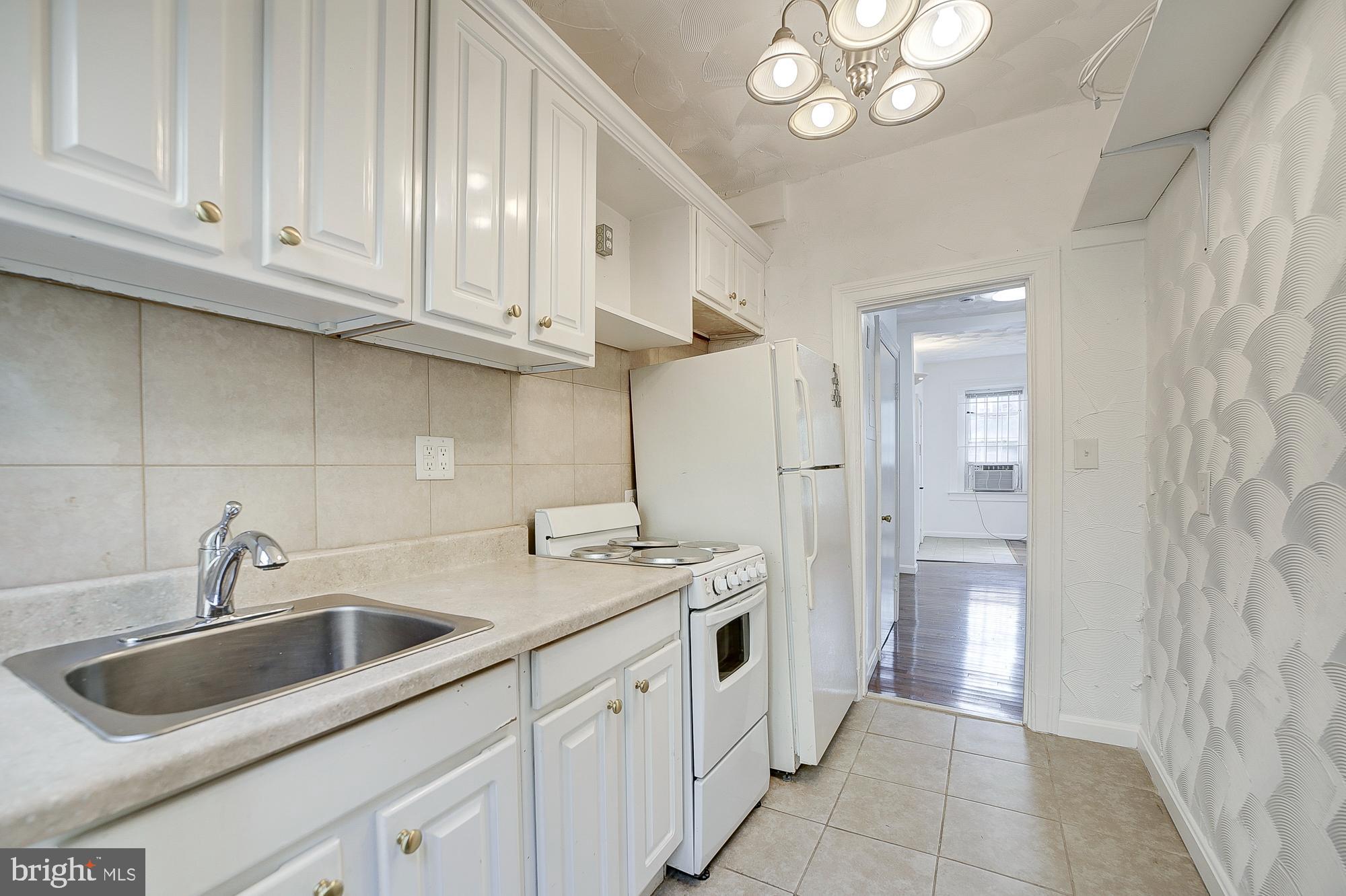 1544 INDEPENDENCE AVE SE #1