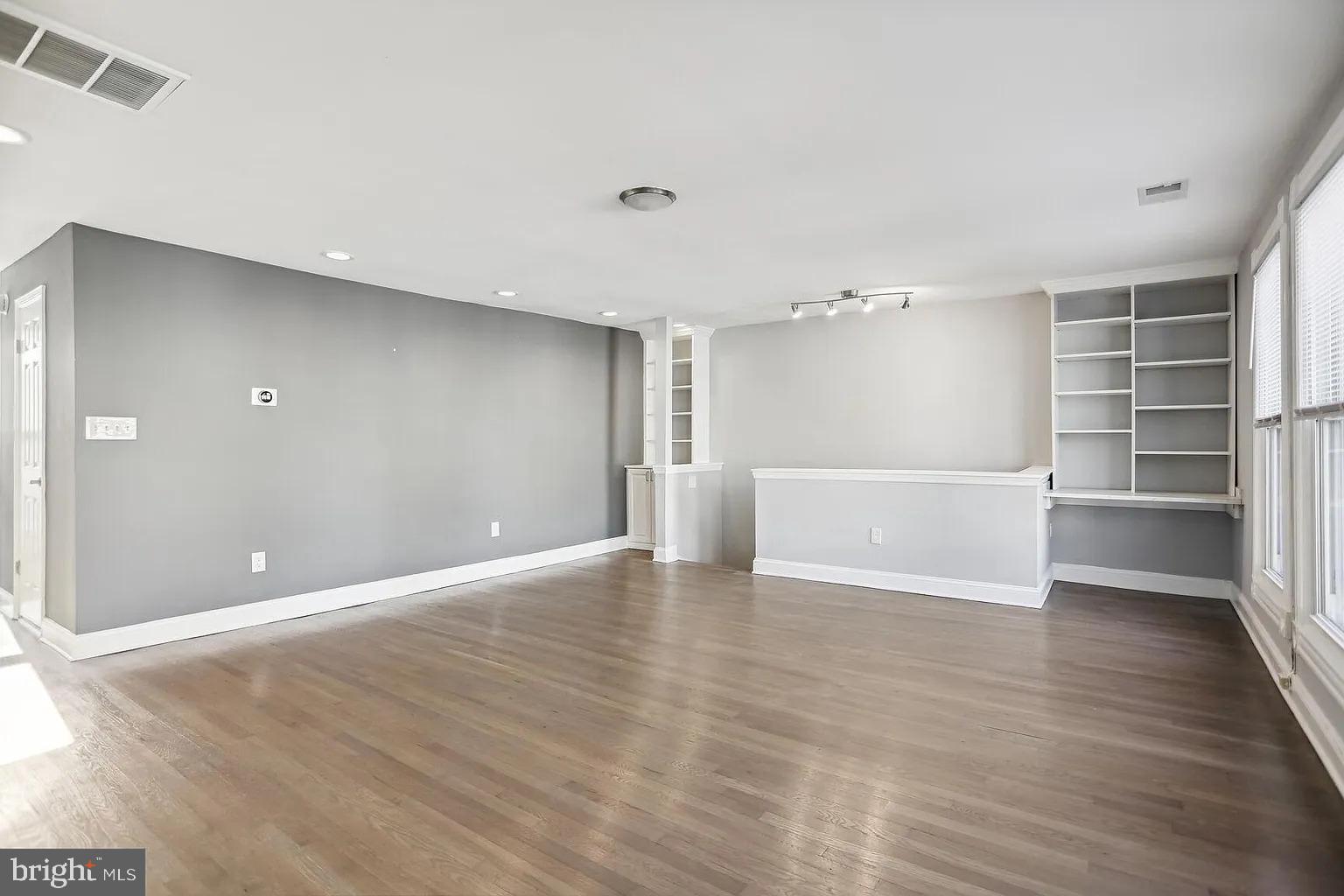 1507 FREEDOM WAY SE #2