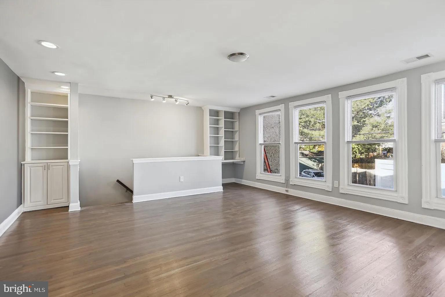 1507 FREEDOM WAY SE #2