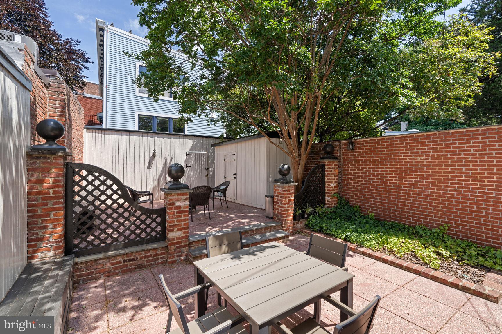 402 G St SE