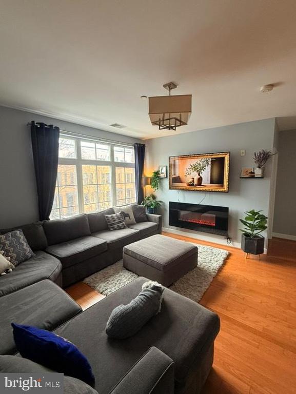 150 V ST NW #201