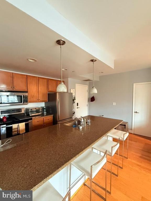 150 V ST NW #201