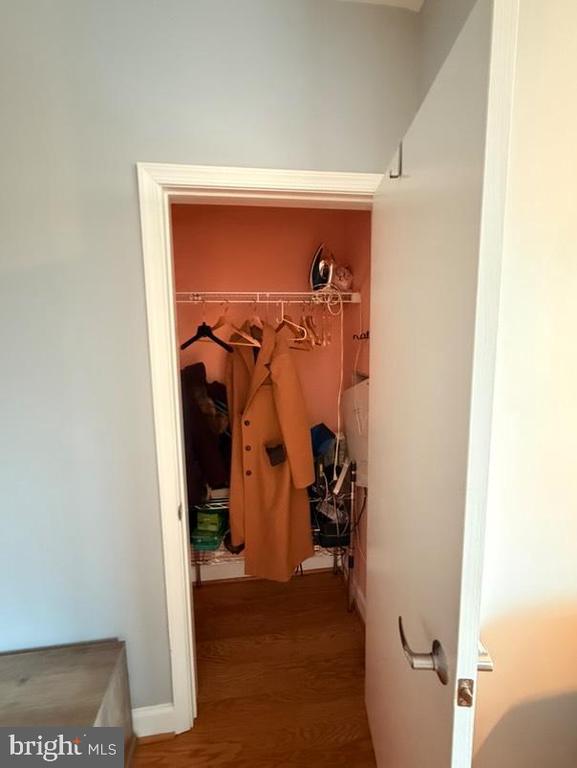 150 V ST NW #201