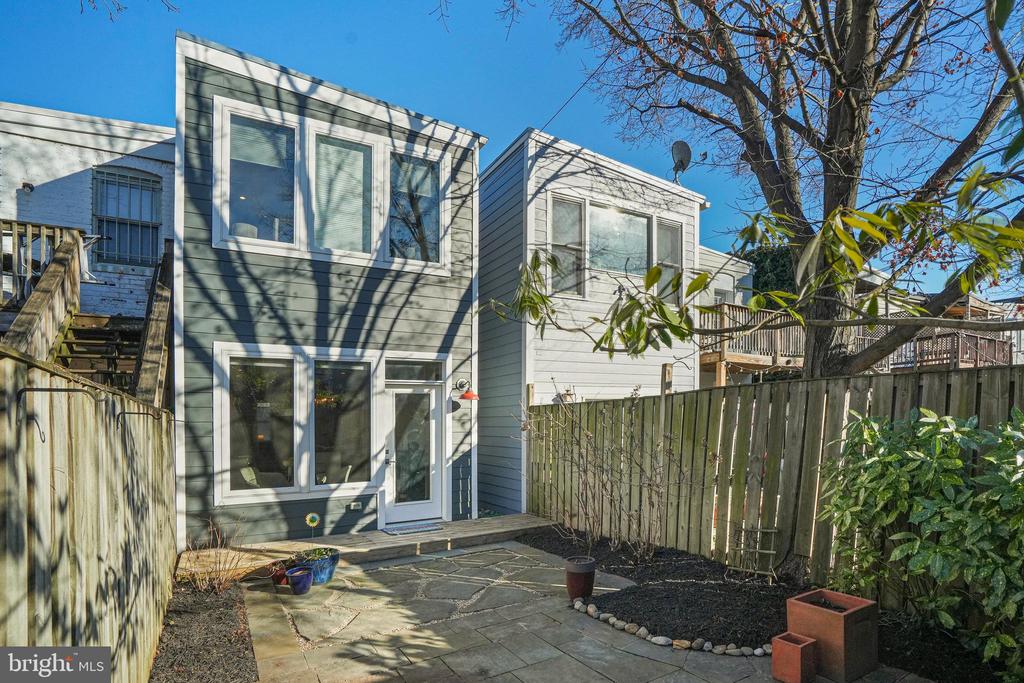230 12th Pl NE