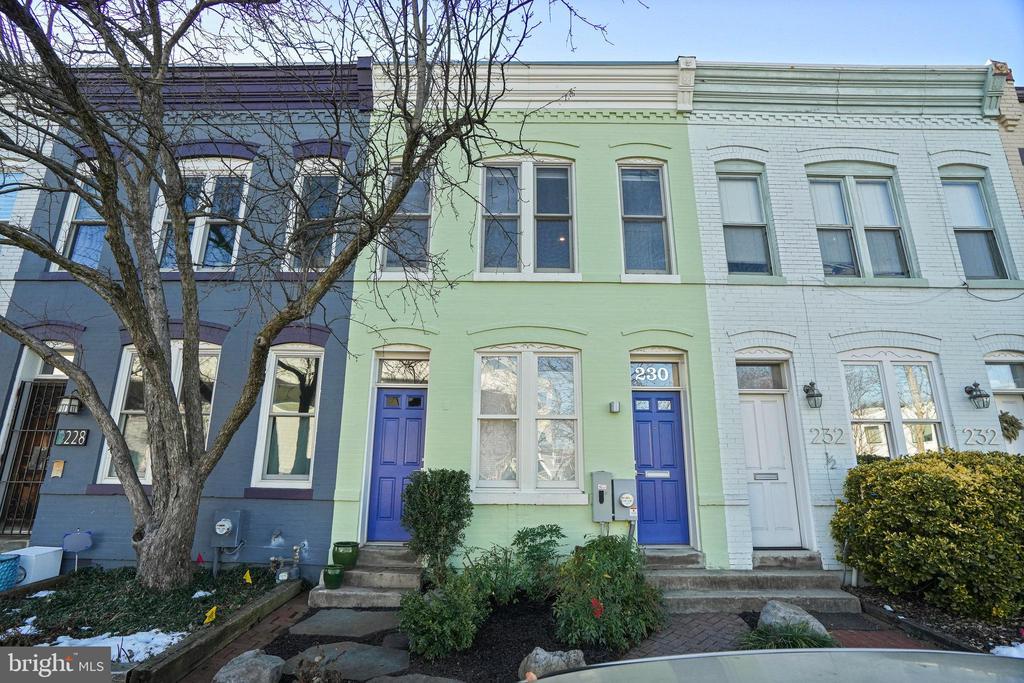 230 12th Pl NE