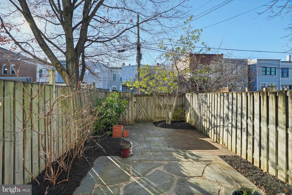 230 12th Pl NE