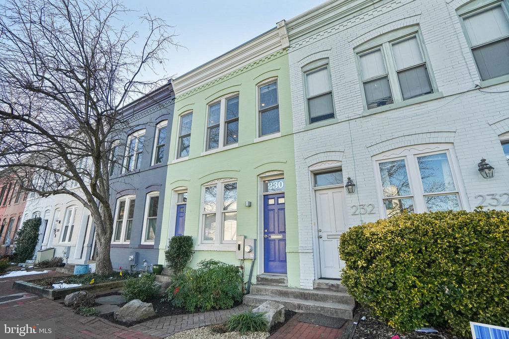 230 12th Pl NE