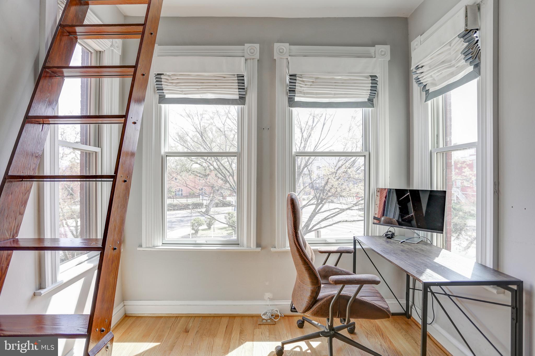 604 TENNESSEE AVE NE