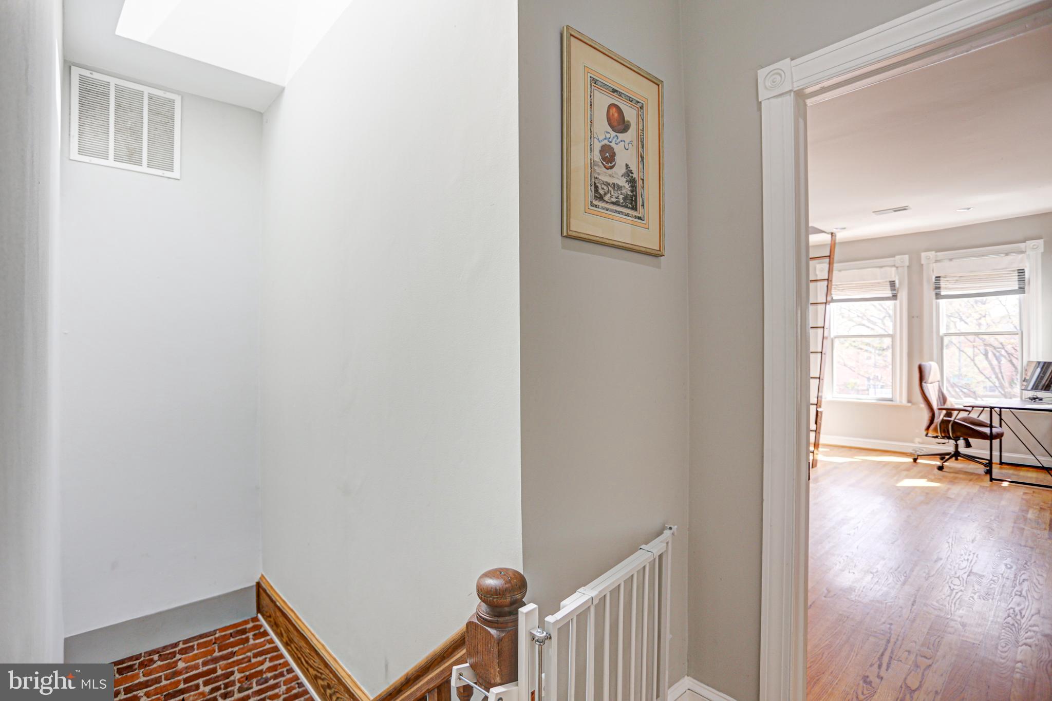 604 TENNESSEE AVE NE