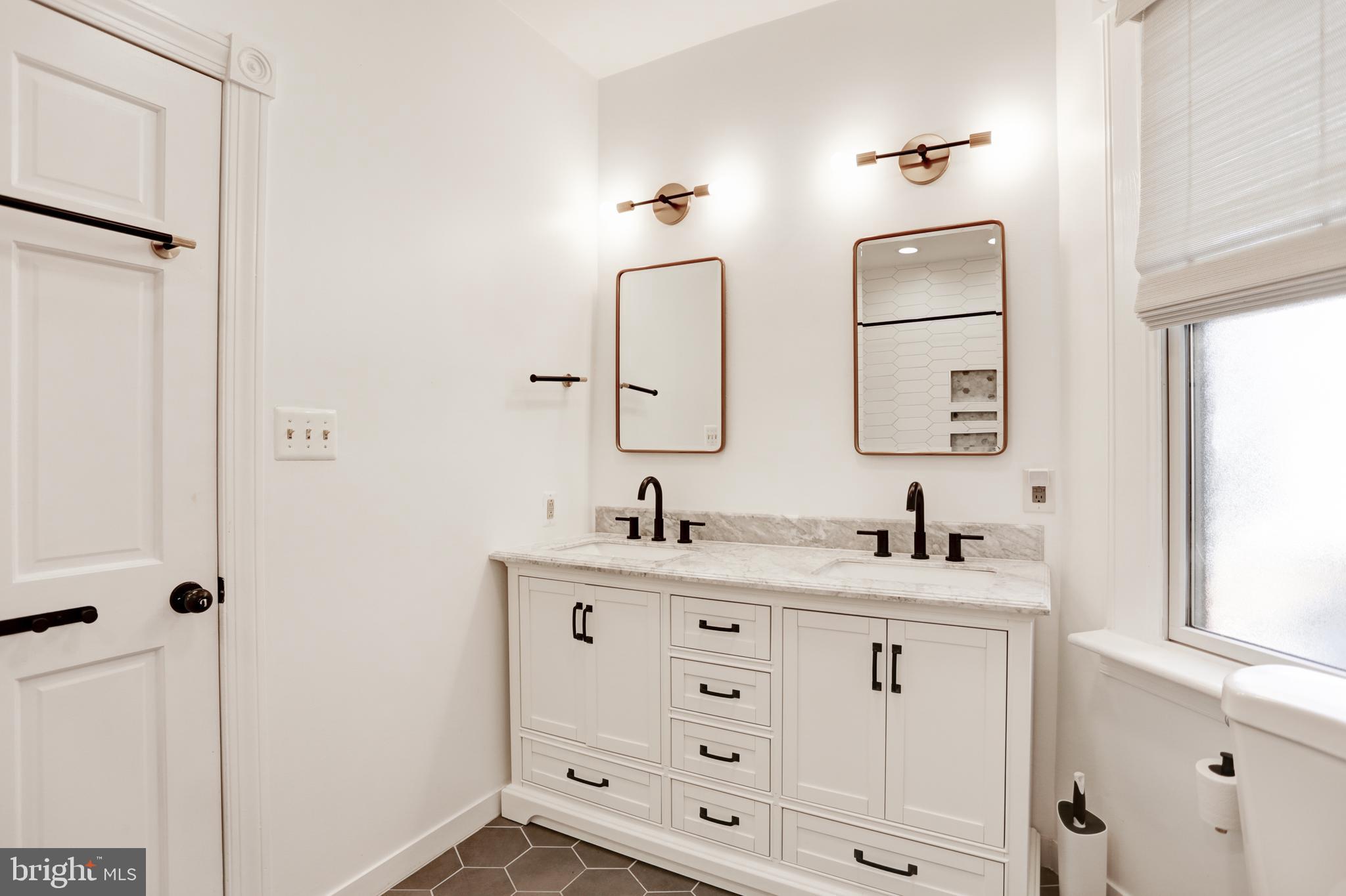 604 TENNESSEE AVE NE