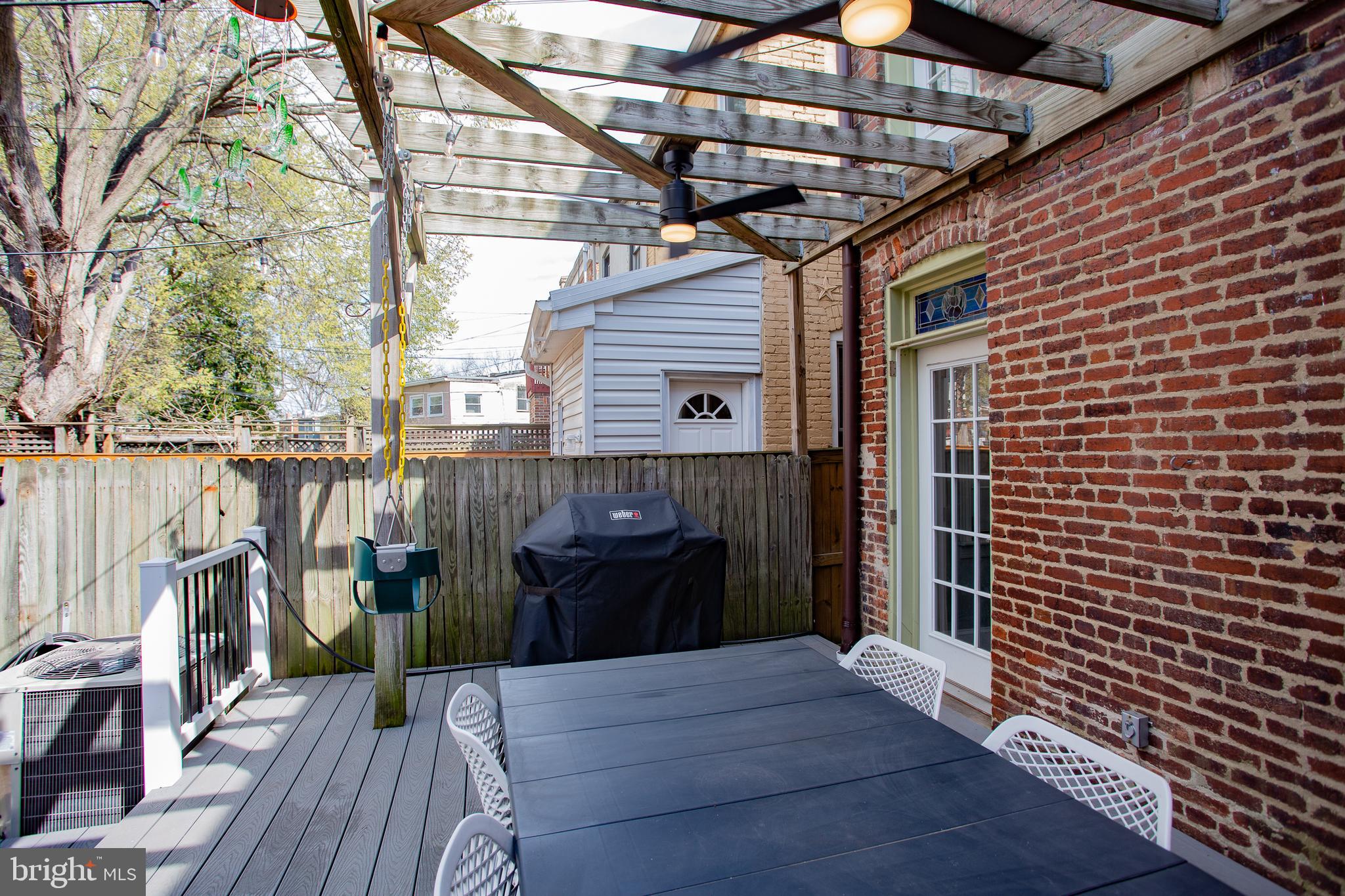 604 TENNESSEE AVE NE