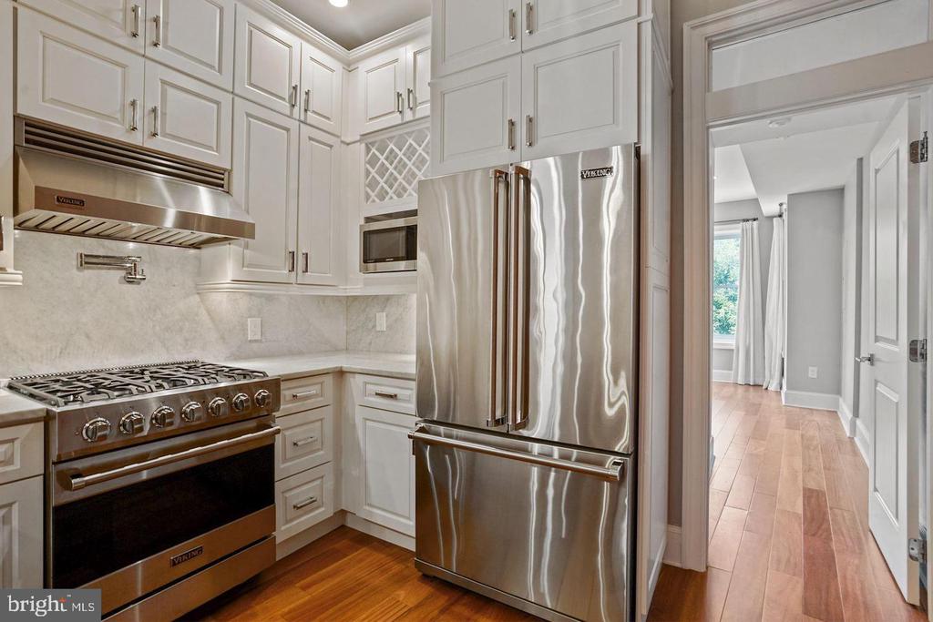 1975 BILTMORE STREET NW #3