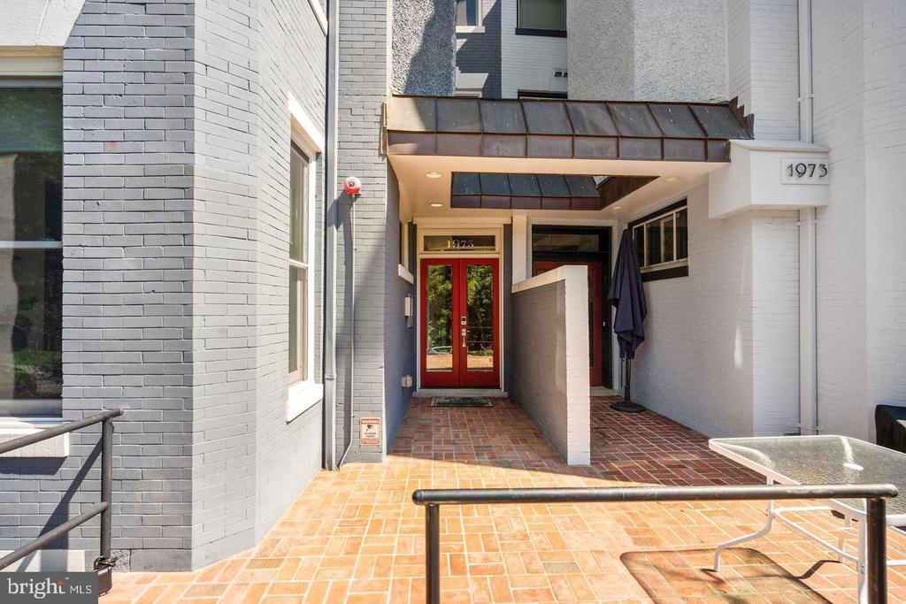 1975 BILTMORE STREET NW #3