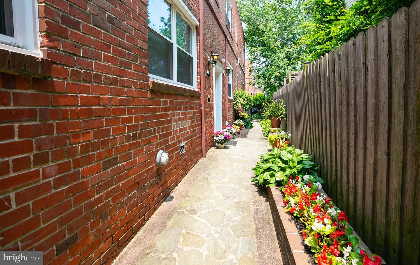 469 Ridge St NW #1