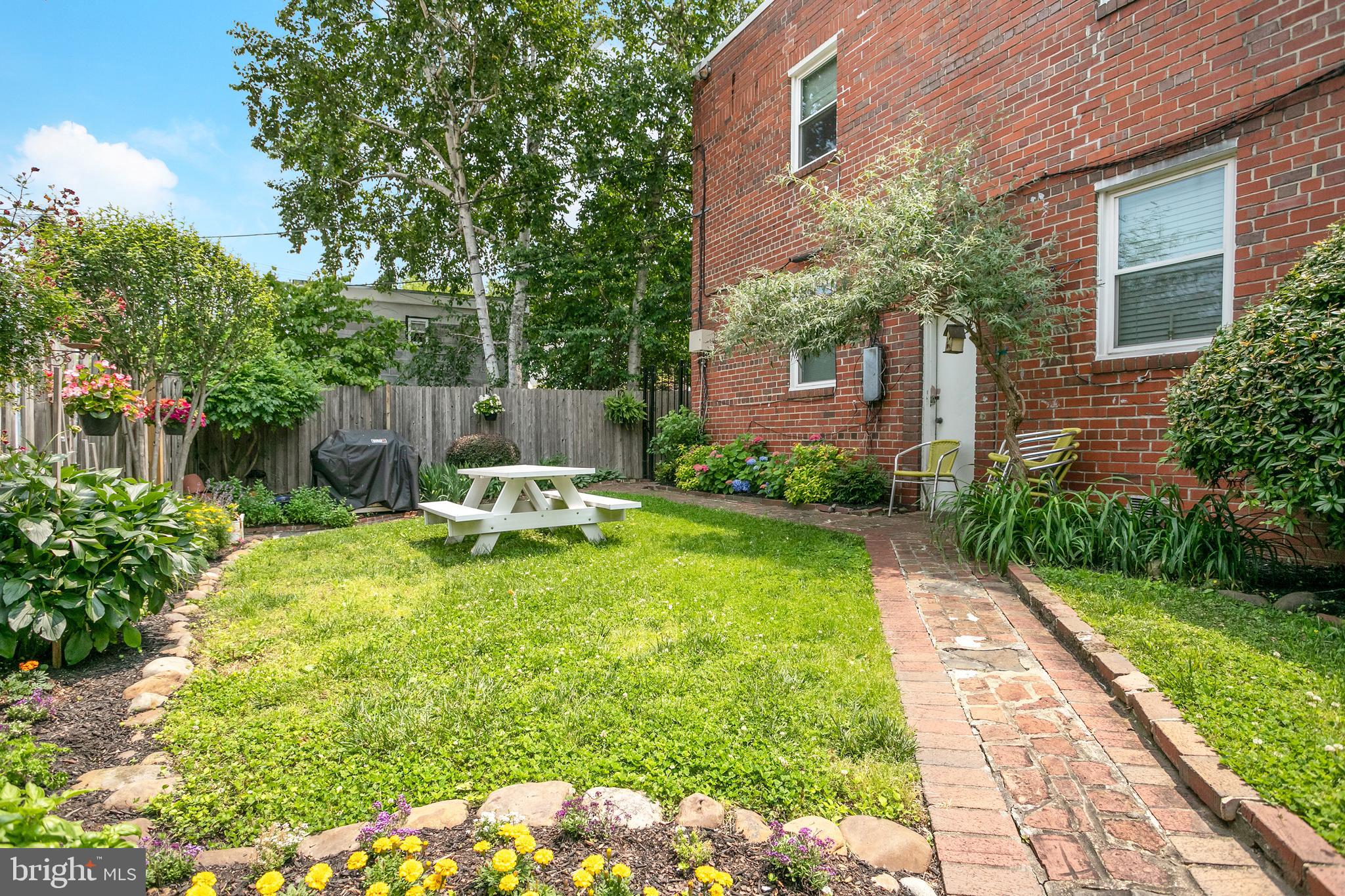 469 Ridge St NW #1