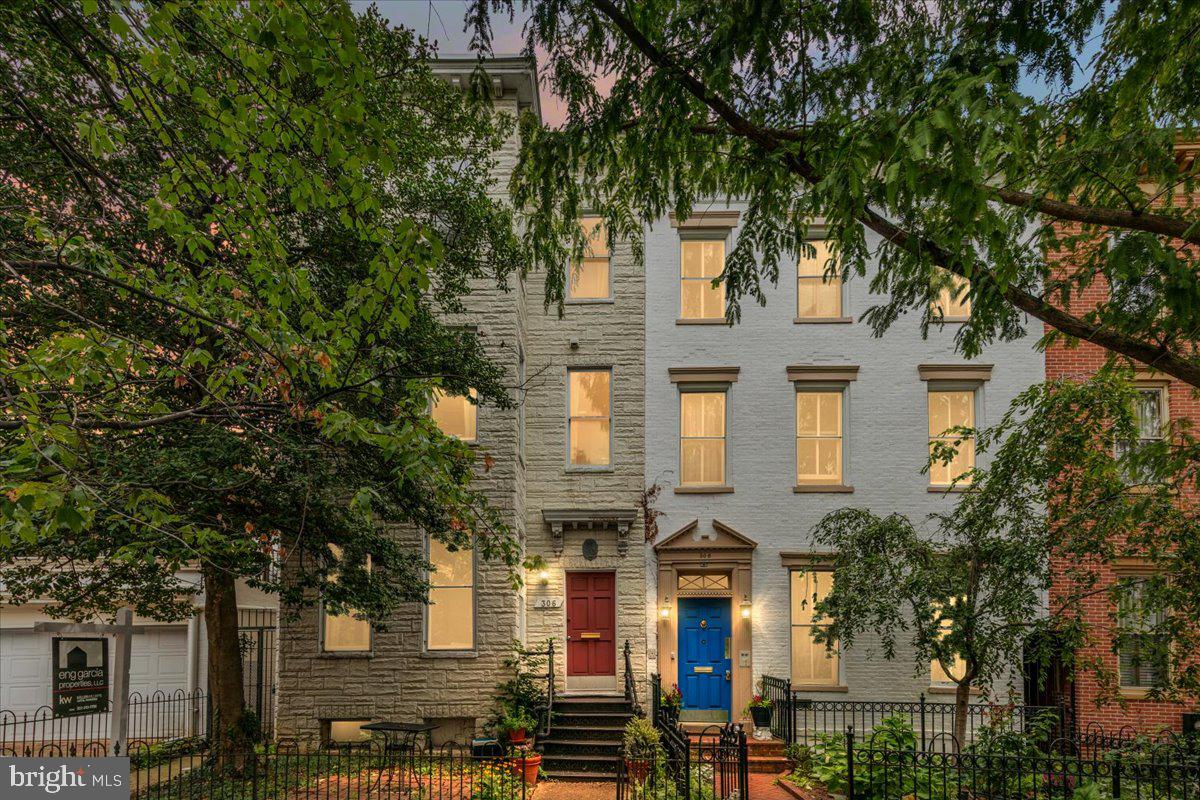 304 2ND STREET SE