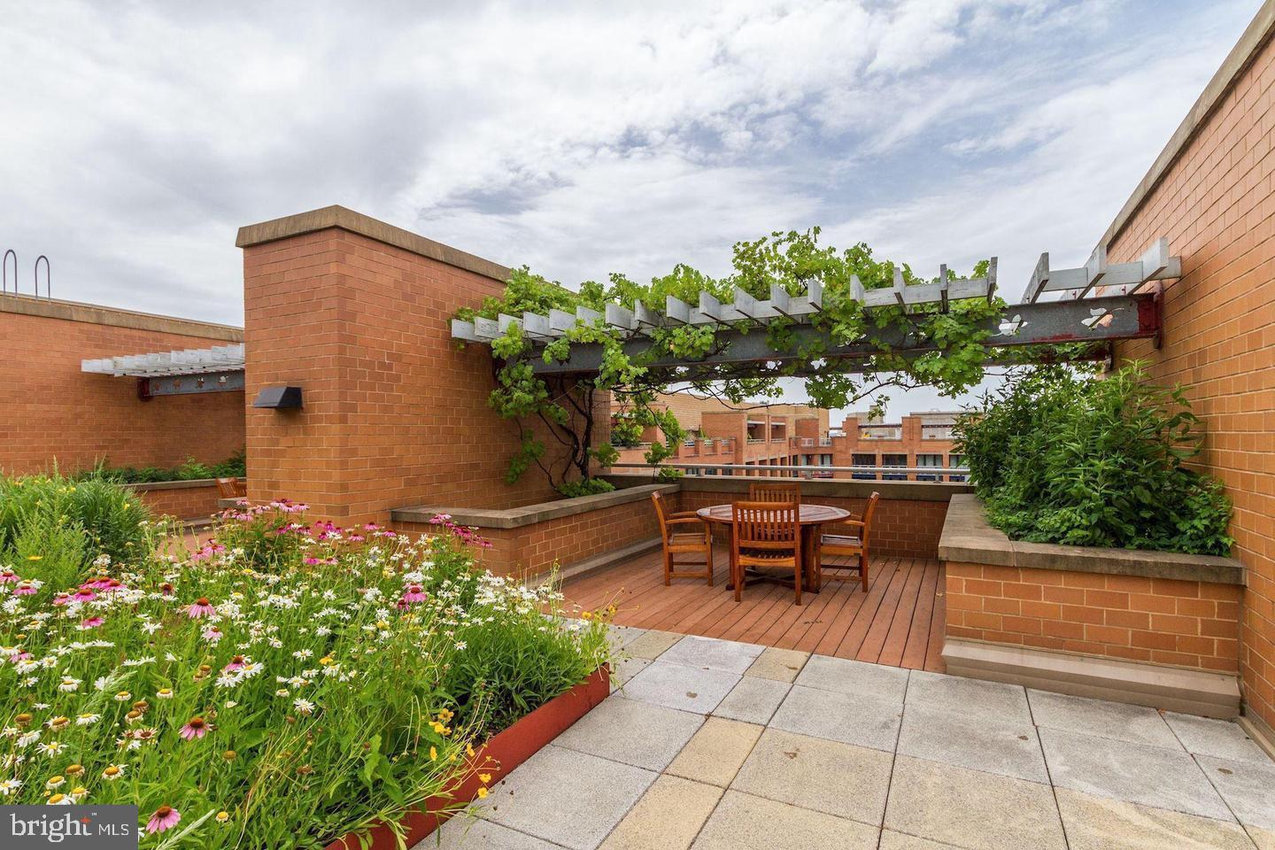 616 E ST NW #1102
