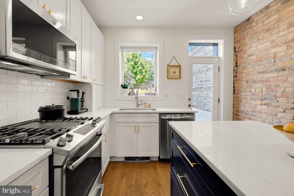 815 ALLISON STREET NW