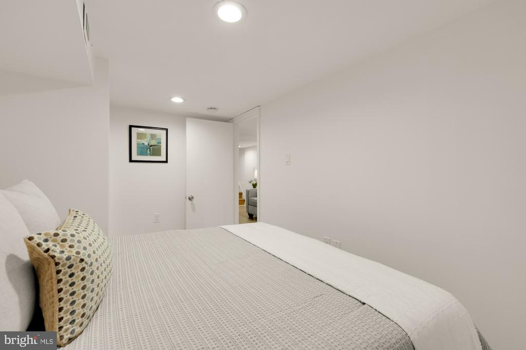 815 ALLISON STREET NW