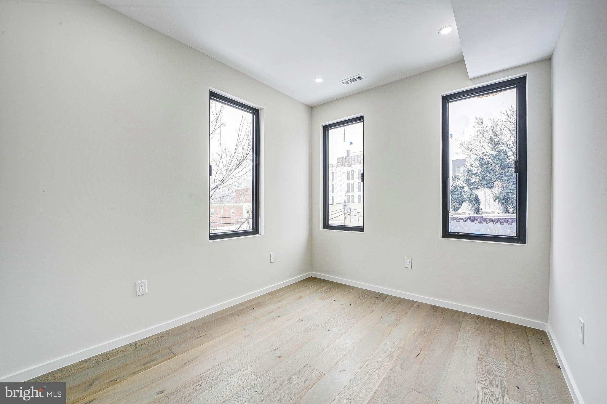 1146 16TH STREET NE