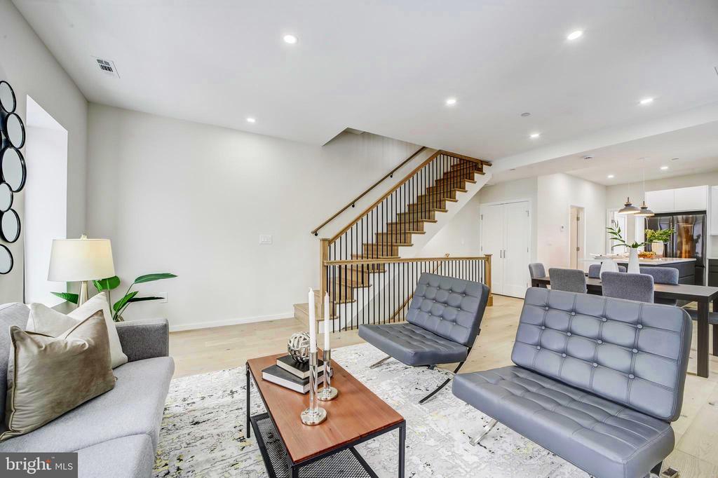 1146 16TH STREET NE