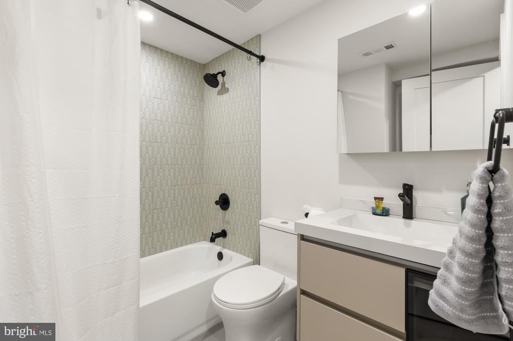 1146 16TH STREET NE A