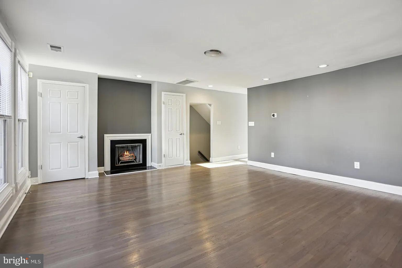 1507 FREEDOM WAY SE 2