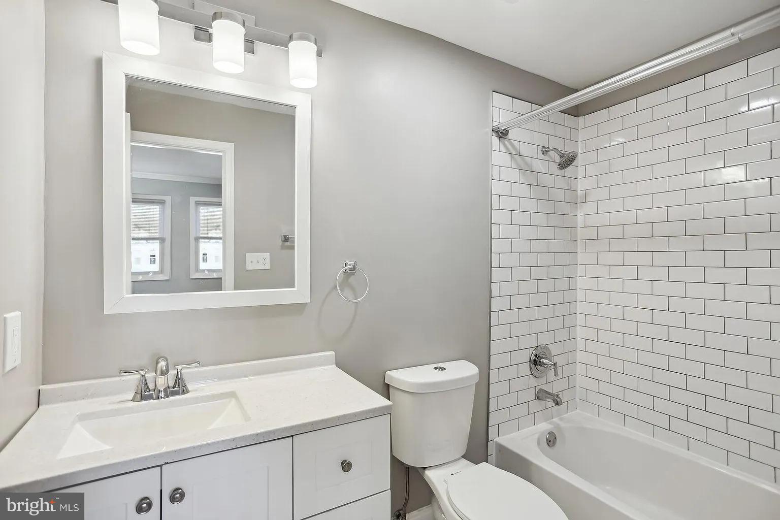 1507 FREEDOM WAY SE 2